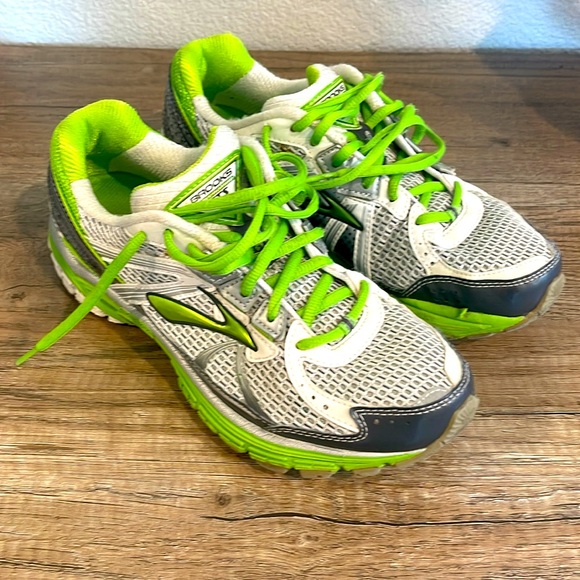 Brooks size 8.5 - Picture 2 of 5